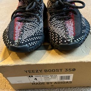 Adidas Yeezy Boost 350 V2 Size 4, Yechei, like new only worn a few times